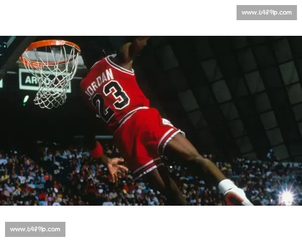 乔丹高清比赛瞬间回顾 展现篮球之神无与伦比的巅峰表现