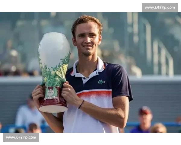 刘翔再度亮相赛场展现惊人速度 打破个人纪录引发全场热烈掌声